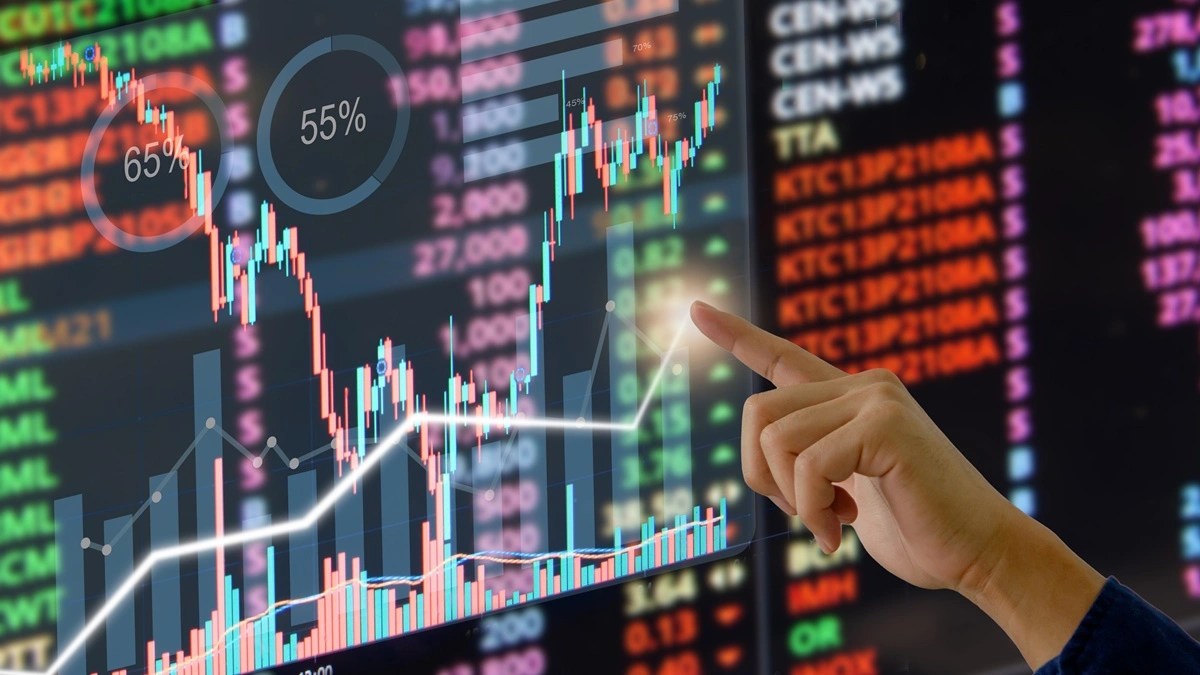 Nifty breaches key support levels on SVB crisis, fall under 17500 fuelled bears; Bank Nifty 2.5% above 200 DMA