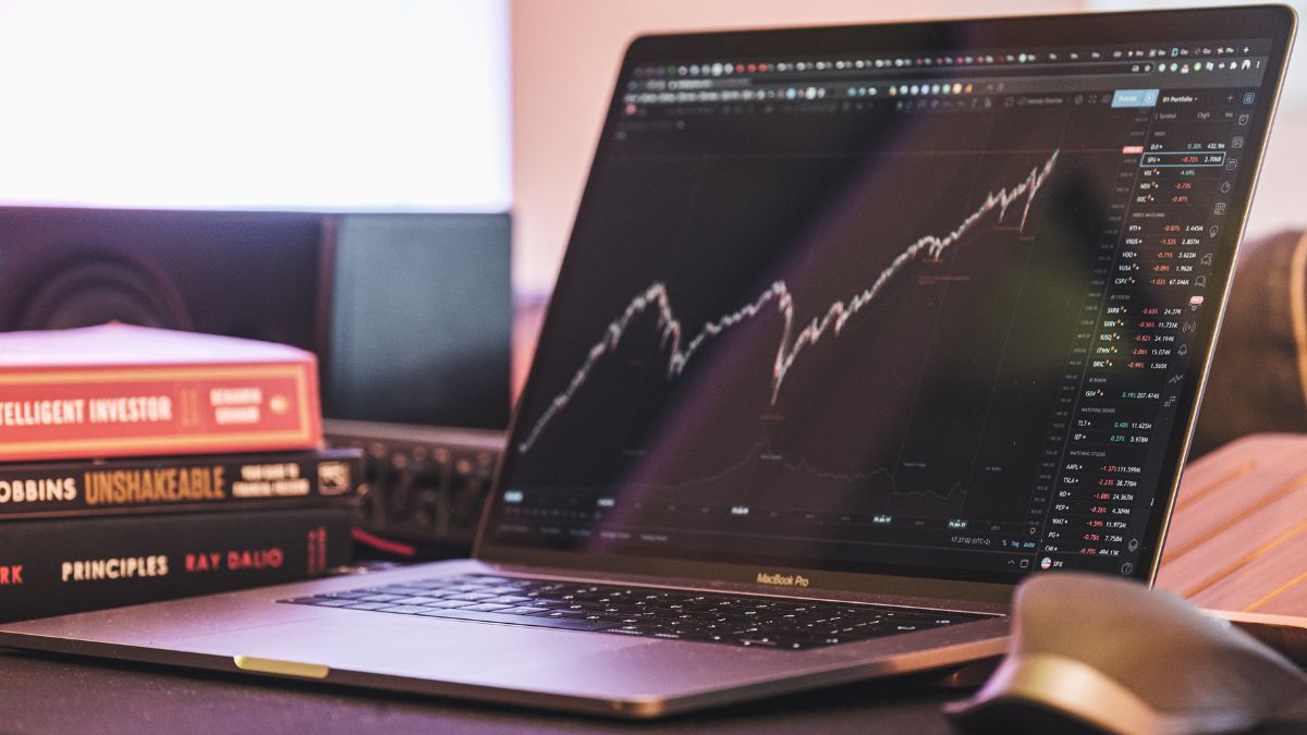 Markets remain focused on US Fed’s rate hike decision; Petronet, MGL among top stocks to buy