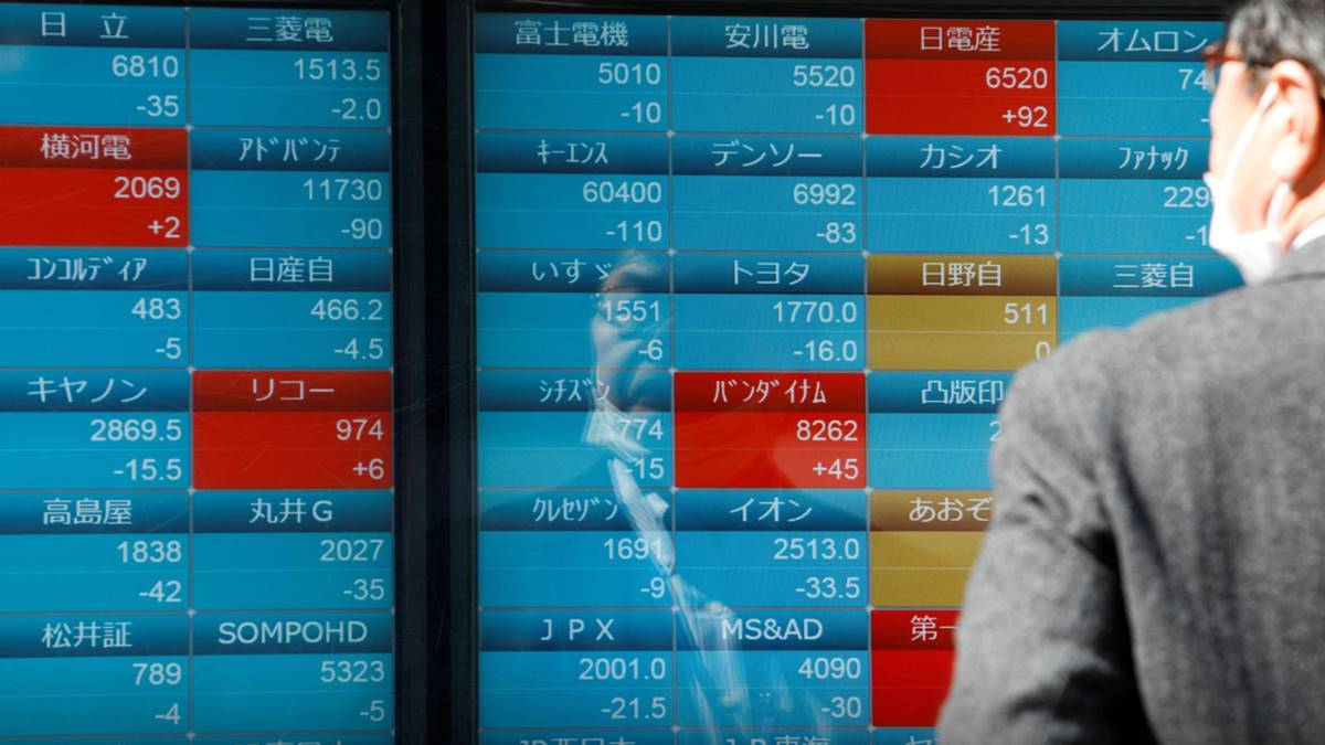 Asia stocks near 16-month peak on economic optimism, Aussie eases before RBA