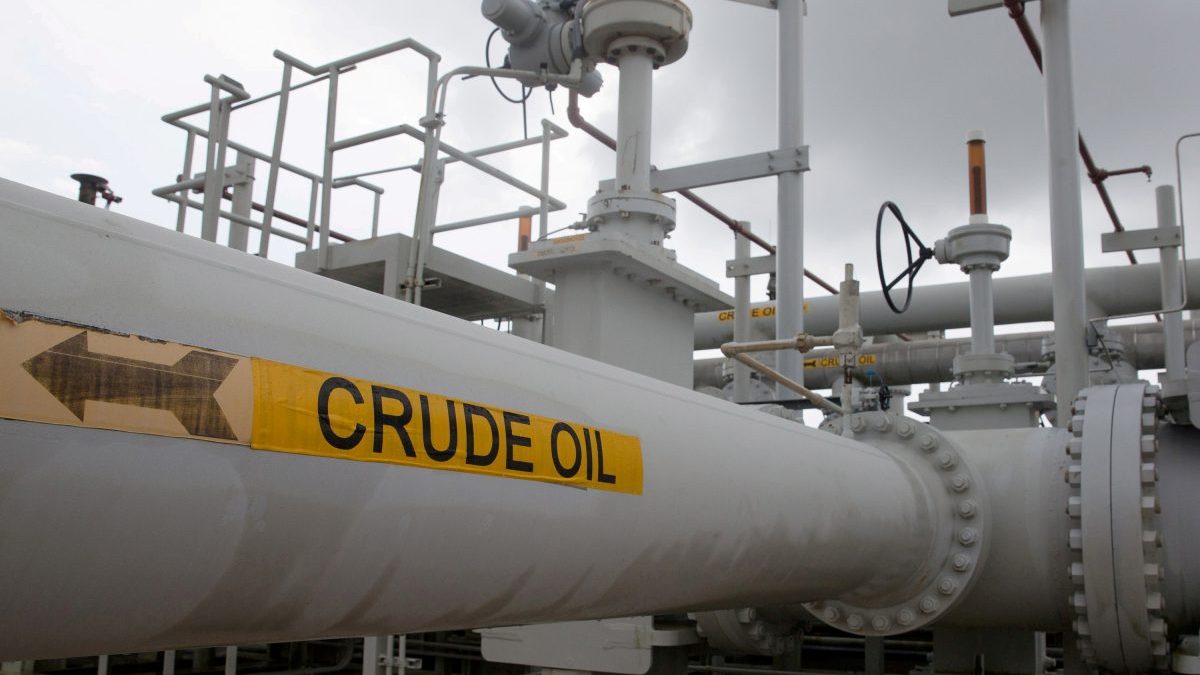 Crude oil trades higher; Book profits in MCX crude, wait for correction near Rs 6000/bbl