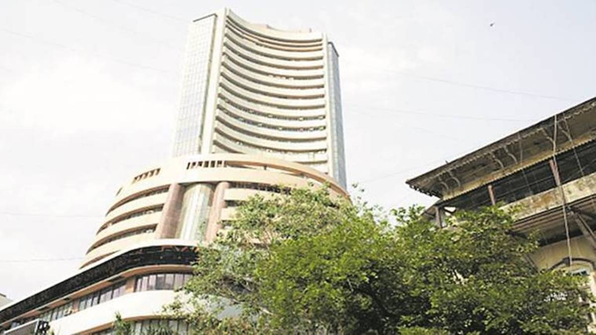 IT washout sinks Street; Infy top laggard with 42% share in Sensex slide