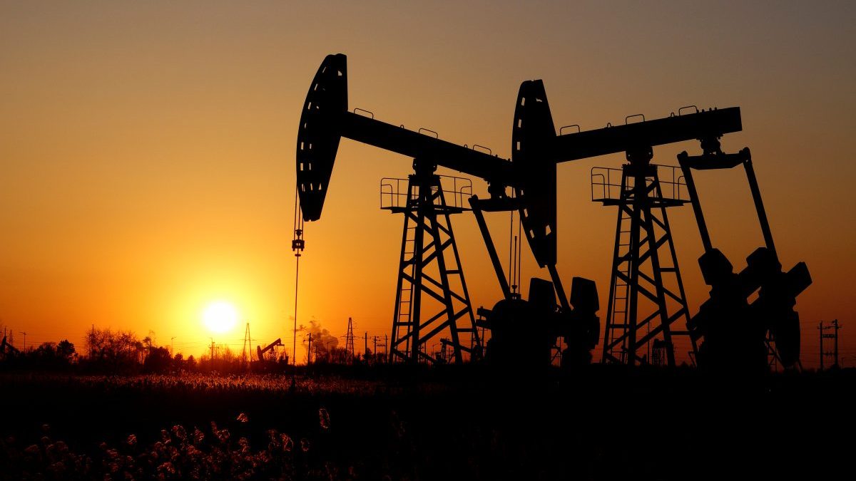 Oil prices inch up as US crude supplies seen tightening