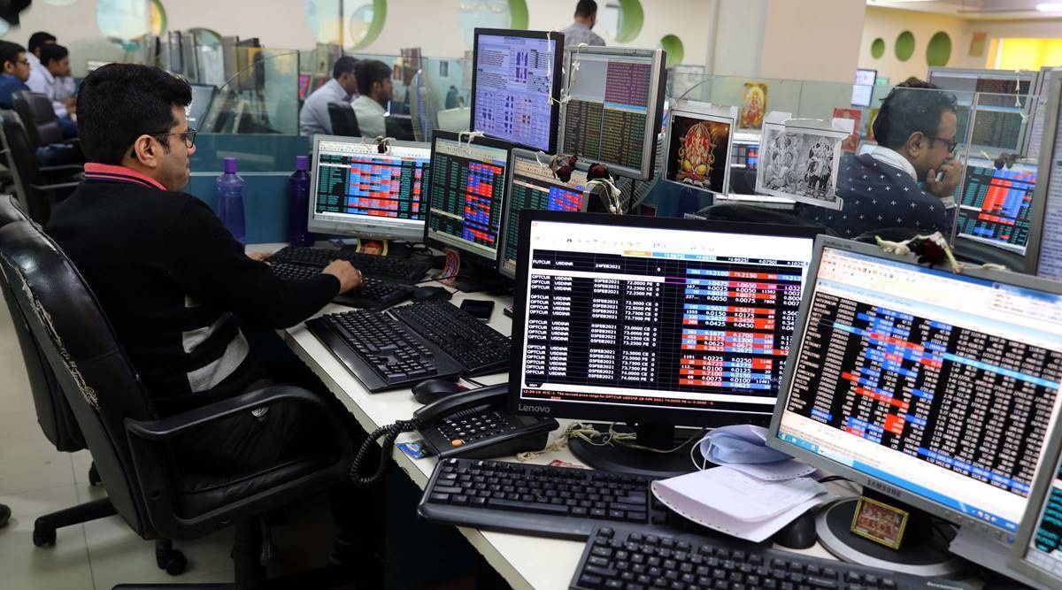 HCL Tech, Canara Bank among top stocks to buy; uptrend vulnerable below 18,000, pullback rally to continue