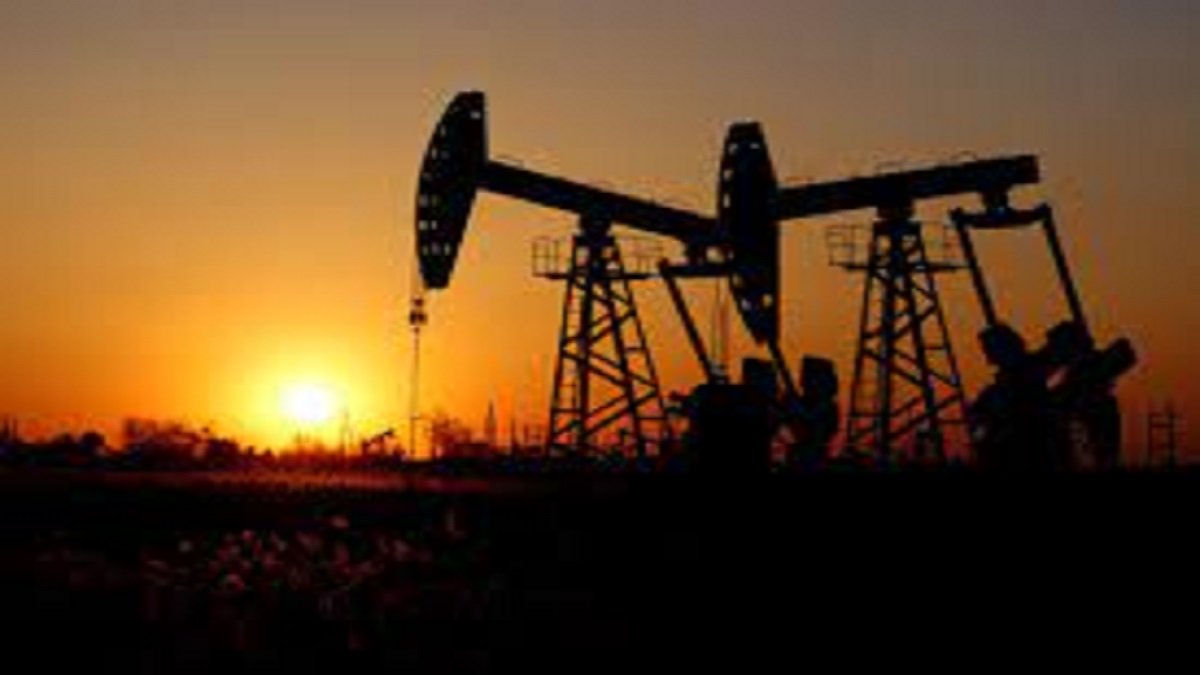 Crude oil remain range-bound amidst economic concerns, OPEC meeting expectations; go long near Rs 5550/bbl