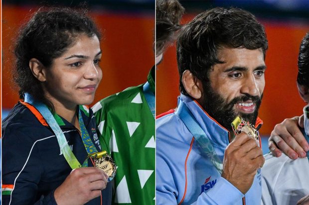 Wrestlers Sakshi Malik and Bajrang Punia pose with their gold medals during the medal ceremony, at the Commonwealth Games 2022 (CWG), in Birmingham, UK. (PTI Photo)