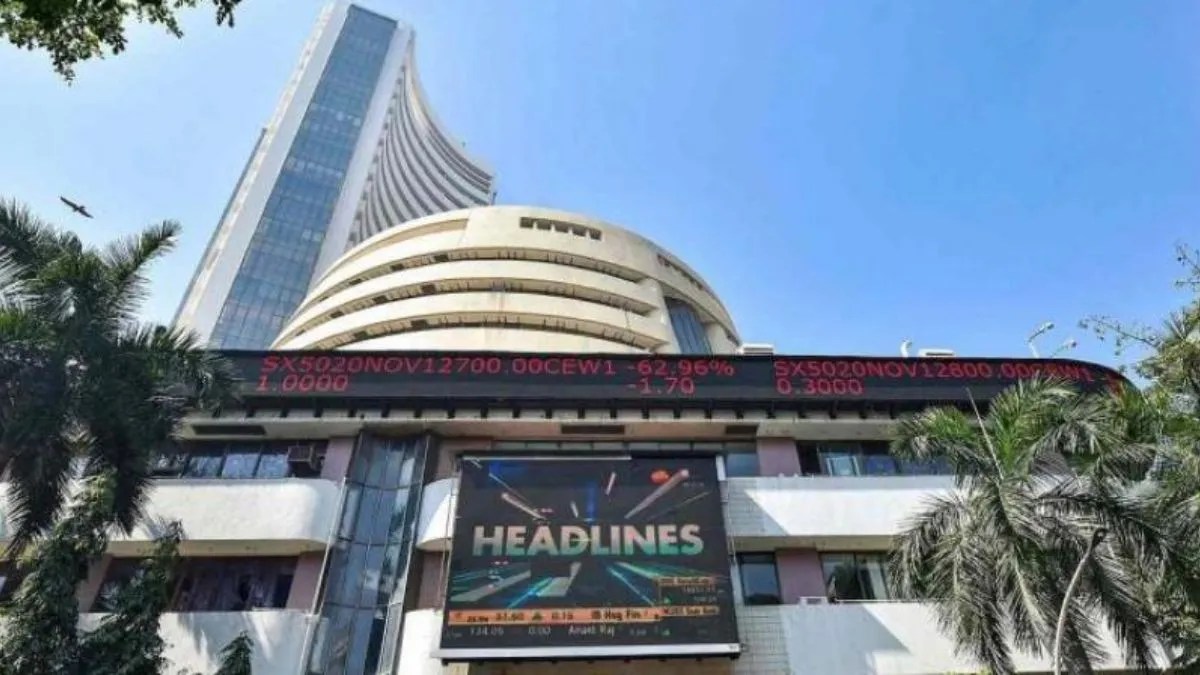 Share Market Highlights: Nifty ends above 18700, Sensex adds 400 pts, Bank Nifty over 44100; Realty index soars