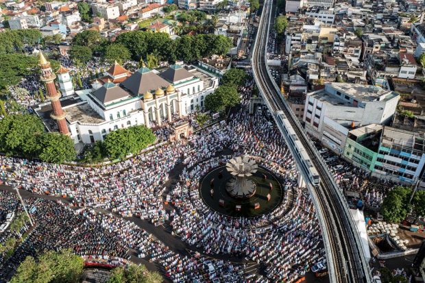 Muslims attend mass prayers at the Sultan Mahmud Badaruddin Jayo Wikramo Great Mosque during Eid al-Fitr, marking the end of the holy fasting month of Ramadan, in Palembang, South Sumatra province, Indonesia. (Reuters Photo)