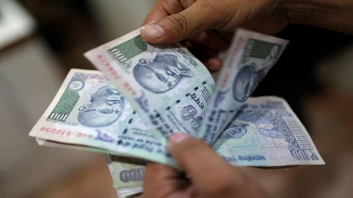 Indian 10-year yield below 7% again as US peers decline