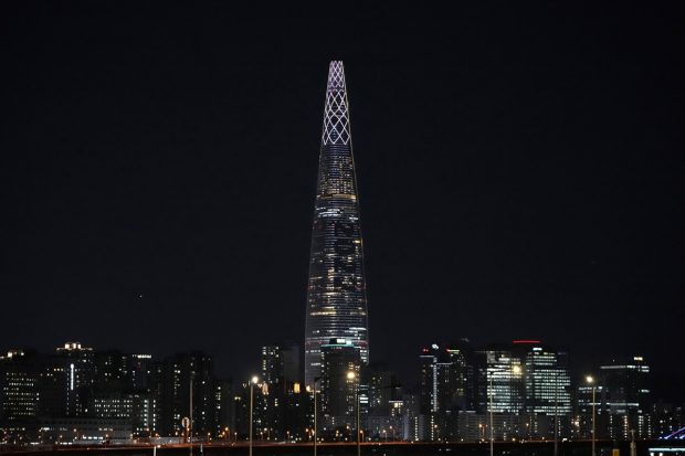 The numbers 2022 are displayed on the world's fifth tallest building the Lotte World Tower to celebrate the 2022 New Year on New Year's Eve in Seoul, South Korea (AP photo)