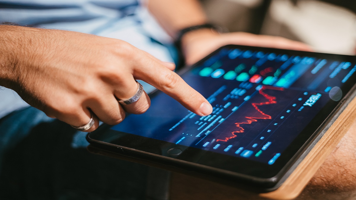 Market short-term texture mildly overbought; stick to level-based trading; Adani Ports among stocks to buy