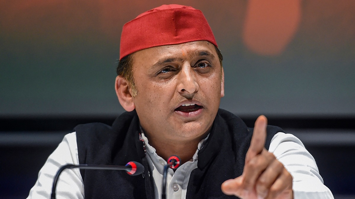 Kicks, punches fly as Council members clash in UP’s Shamli; Akhilesh Yadav reacts | WATCH Video