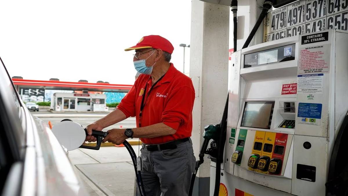 Crude oil prices climb on positive US fuel demand data